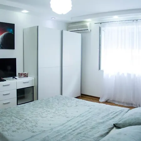 White Night Center Апартаменты